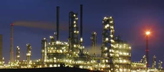 Picture of a Refinery. HOT offers a comprehensive portfolio of refining training courses.